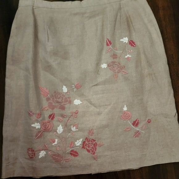 Casual Corner Dresses & Skirts - Linen, lined, embroidered SKIRT